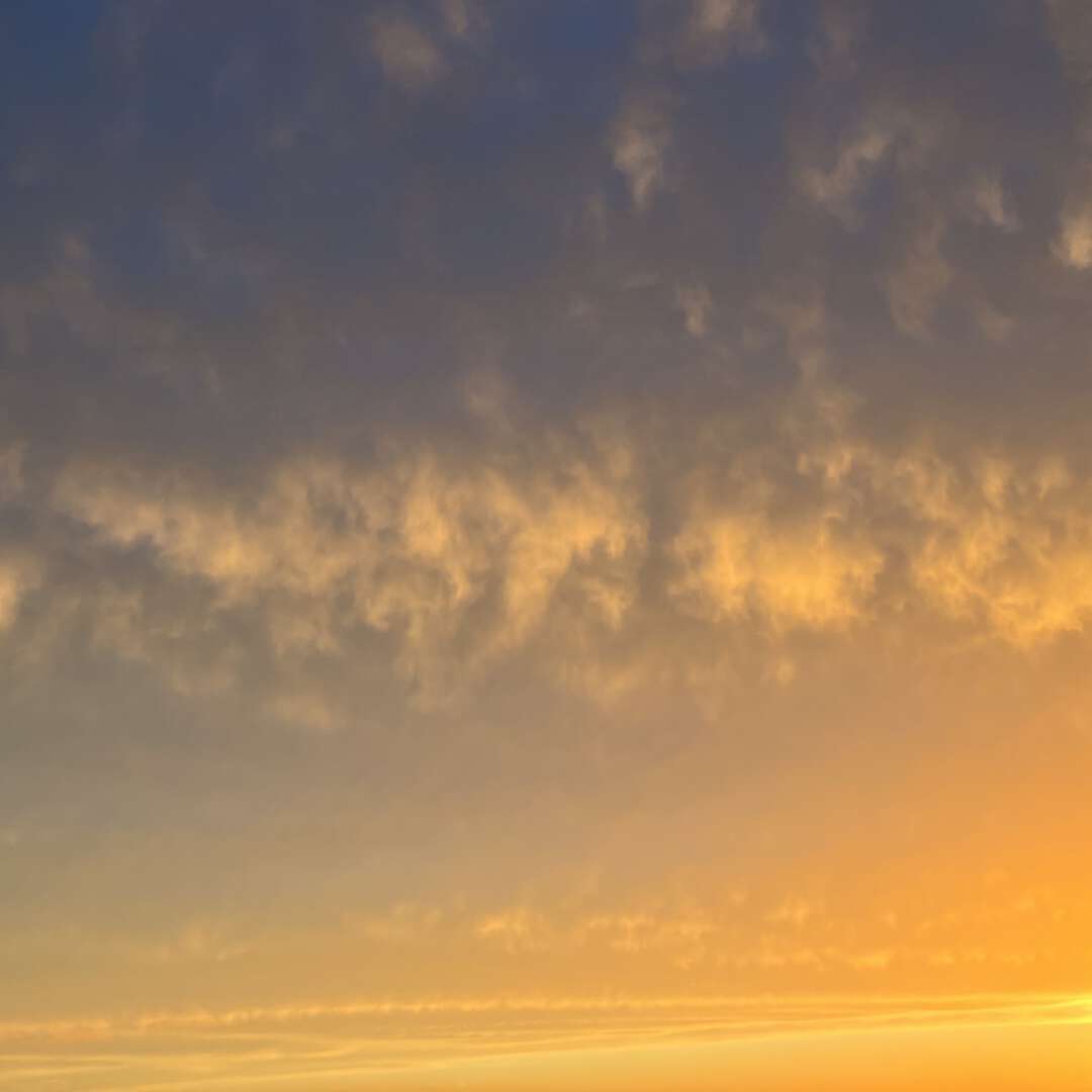 Lucht staalblauw goudgeel